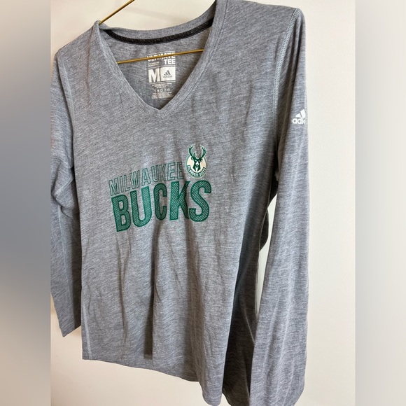 Long Sleeve Milwaukee Bucks T-Shirt - Picture 3 of 7